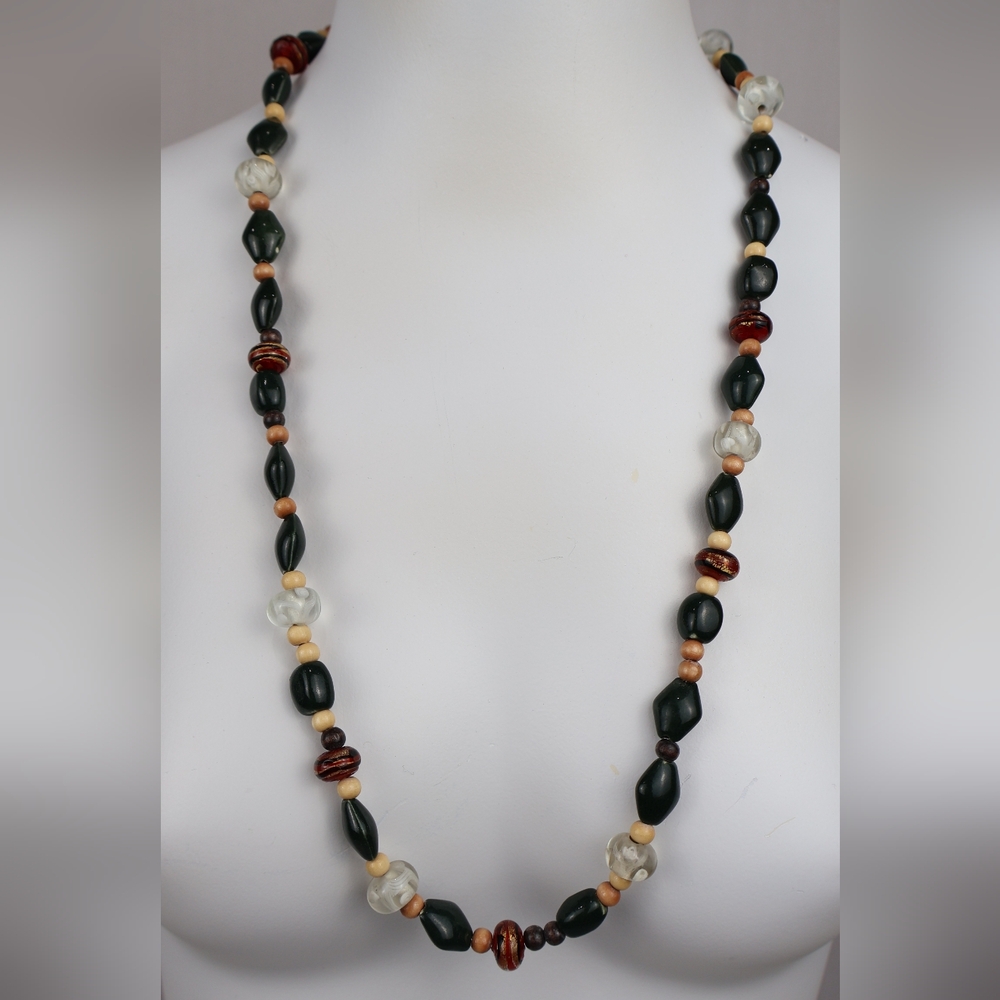 🔖 Elegant Multicolor Beaded Necklace